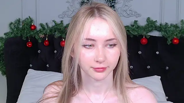 LiraKink online show from December 22, 2025, 3:47 am