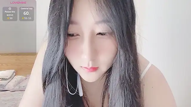 Xiaotaozi  online show from October 18, 2025, 6:26 am