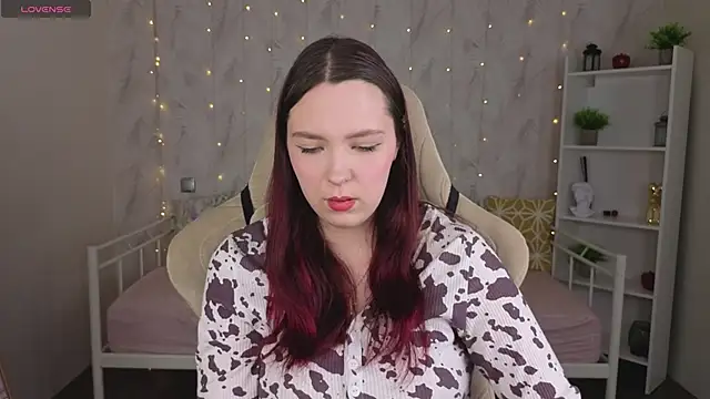 Monica  Queen online show from May 18, 2026, 5:24 am