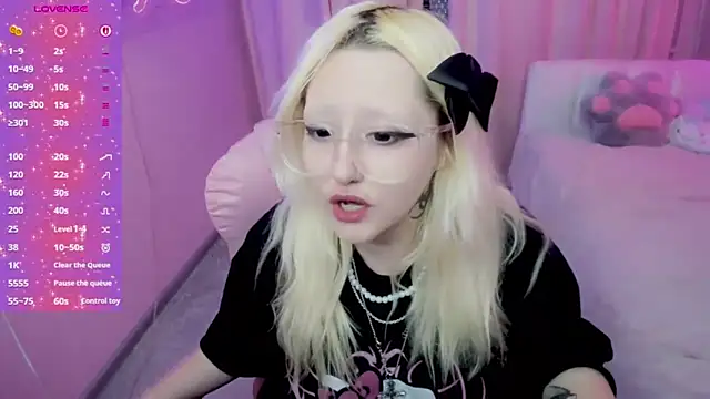 JuliaSharkk online show from November 20, 2025, 9:47 pm