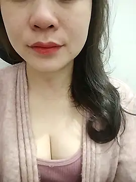 Snapshot of Girl_Shy2000 chatting on February 1, 2026, 12:31 am Girl Shy2000 online show from February 1, 2026, 12:31 am