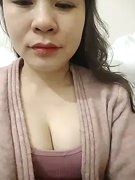 Snapshot of Girl_Shy2000 chatting on February 15, 2026, 12:18 am Girl Shy2000 online show from February 15, 2026, 12:18 am