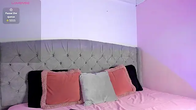 melevansxs online show from February 10, 2026, 4:27 am