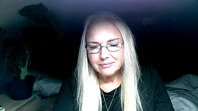 Sandy-Summer online show from September 26, 2025, 5:28 pm