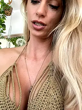 ericafontesx online show from September 26, 2025, 12:20 pm