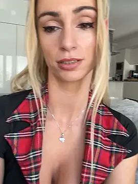 ericafontesx online show from October 10, 2025, 12:04 pm