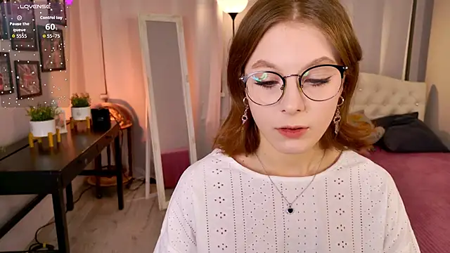 Bubblegum Babe  online show from November 19, 2025, 8:42 pm