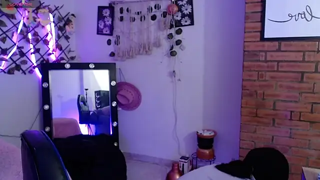 isa bunny18 online show from October 7, 2025, 3:14 am