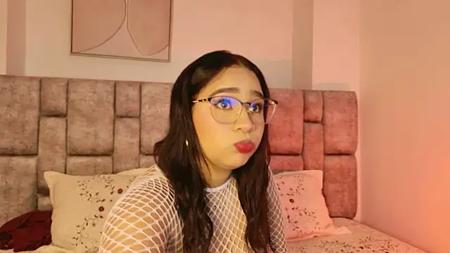LiaraBloom online show from October 16, 2025, 1:01 pm