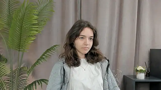 TarahCayne online show from September 29, 2025, 9:36 am
