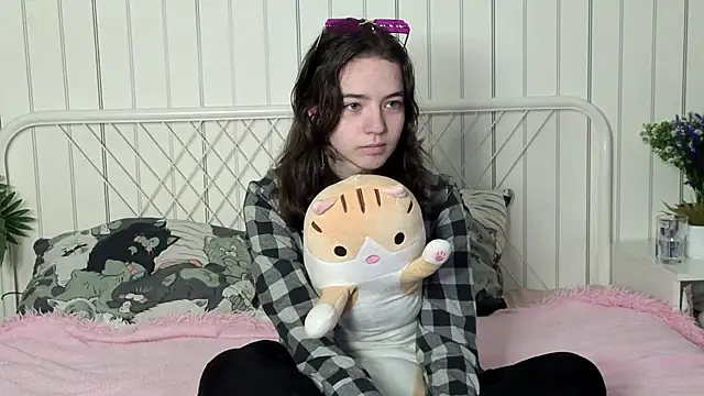 TarahCayne online show from October 14, 2025, 8:59 am