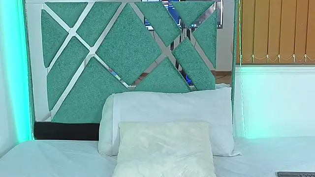 lissastone online show from November 4, 2025, 3:05 am