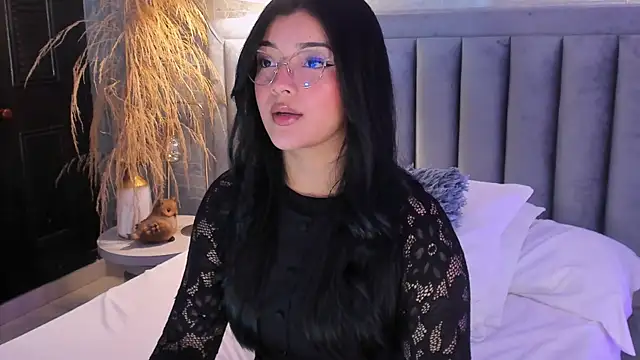 EmmaBlossom online show from April 18, 2026, 12:20 pm