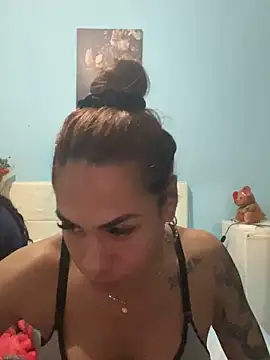 Naomi24herr online show from November 27, 2025, 5:53 am