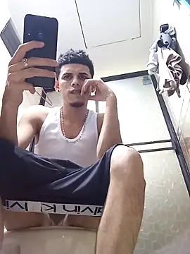 Snapshot of Pingasaboy20 chatting on October 11, 2025, 12:32 am Pingasaboy20 online show from October 11, 2025, 12:32 am