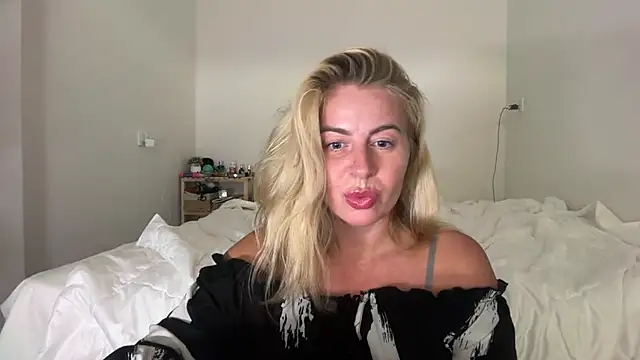 Miravynn online show from February 7, 2026, 7:50 pm