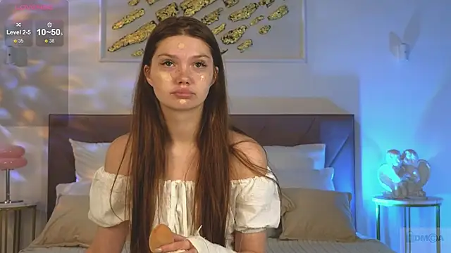 Nicole Broown  online show from October 17, 2025, 9:06 pm