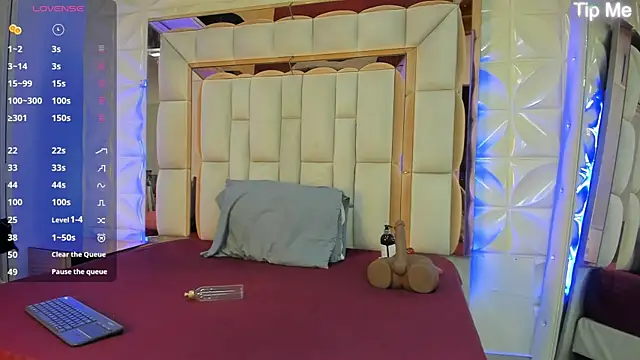 Sarah Adamss online show from November 26, 2025, 11:55 am