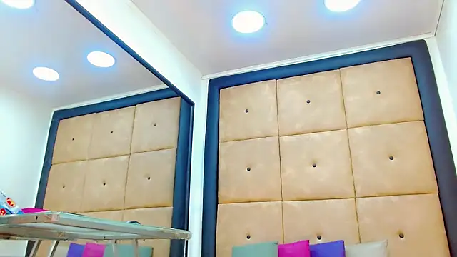 katherine x1 online show from December 14, 2025, 9:52 pm