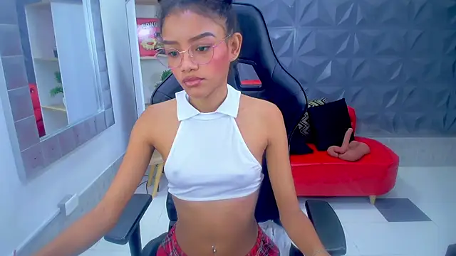 Snapshot of adisson_petite1 chatting on October 26, 2025, 1:06 pm adisson petite1 online show from October 26, 2025, 1:06 pm