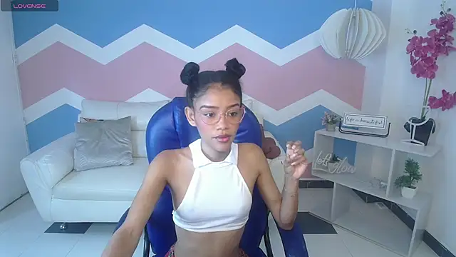 Snapshot of adisson_petite1 chatting on November 8, 2025, 1:11 pm adisson petite1 online show from November 8, 2025, 1:11 pm