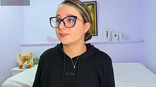 Snapshot of katiaa_lovv chatting on October 6, 2025, 12:02 pm katiaa lovv online show from October 6, 2025, 12:02 pm