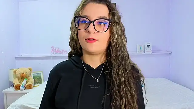 Snapshot of katiaa_lovv chatting on October 8, 2025, 11:41 am katiaa lovv online show from October 8, 2025, 11:41 am