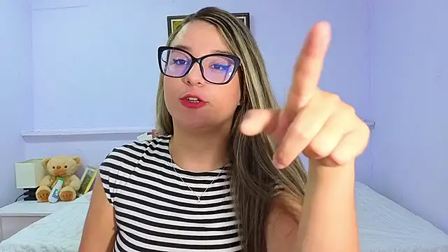 Snapshot of katiaa_lovv chatting on October 10, 2025, 12:04 pm katiaa lovv online show from October 10, 2025, 12:04 pm