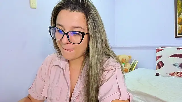 Snapshot of katiaa_lovv chatting on October 11, 2025, 11:03 pm katiaa lovv online show from October 11, 2025, 11:03 pm