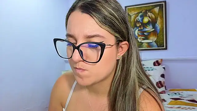 Snapshot of katiaa_lovv chatting on October 13, 2025, 2:39 pm katiaa lovv online show from October 13, 2025, 2:39 pm