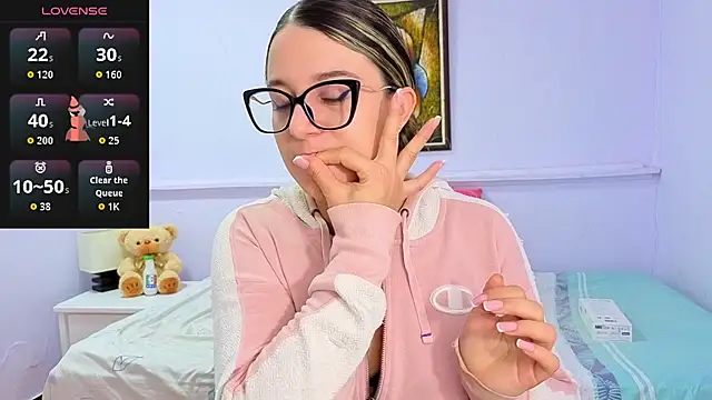 Snapshot of katiaa_lovv chatting on October 30, 2025, 11:55 am katiaa lovv online show from October 30, 2025, 11:55 am