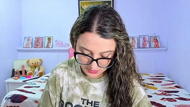 Snapshot of katiaa_lovv chatting on November 7, 2025, 11:54 am katiaa lovv online show from November 7, 2025, 11:54 am