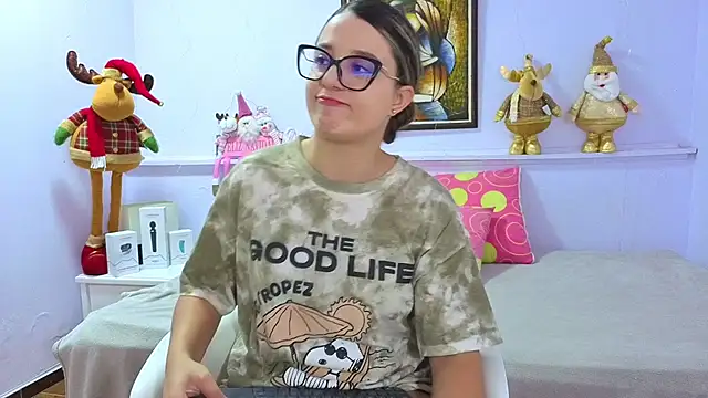 Snapshot of katiaa_lovv chatting on November 23, 2025, 12:27 pm katiaa lovv online show from November 23, 2025, 12:27 pm