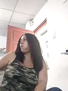 MEYBELLATINA online show from February 21, 2026, 10:00 pm