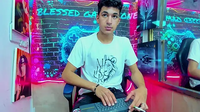 Stiben boy online show from May 21, 2026, 4:19 am