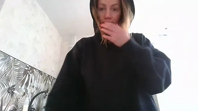 Snapshot of Thavione chatting on February 4, 2026, 9:48 am Thavione online show from February 4, 2026, 9:48 am