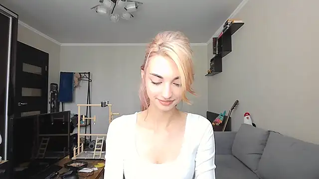 JillianBozak online show from September 28, 2025, 10:09 am