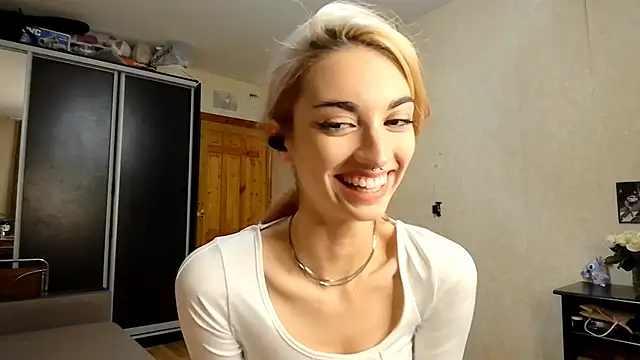 JillianBozak online show from October 13, 2025, 12:10 am