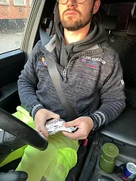 Jasonsnzuk online show from October 27, 2025, 7:12 am