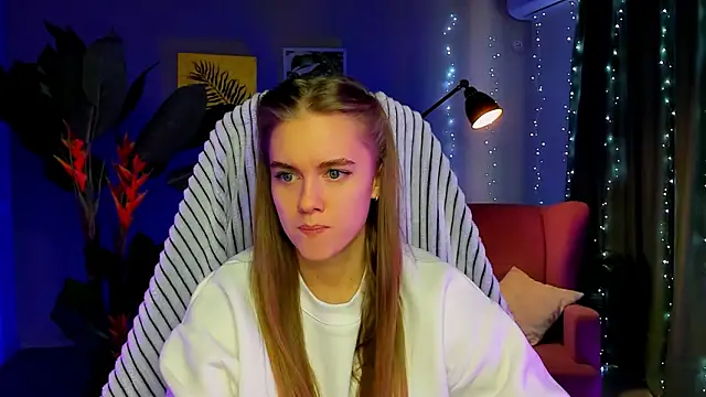 Snapshot of JuneWoods chatting on February 4, 2026, 7:14 am JuneWoods online show from February 4, 2026, 7:14 am