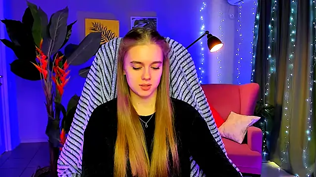 Snapshot of JuneWoods chatting on February 5, 2026, 7:24 am JuneWoods online show from February 5, 2026, 7:24 am