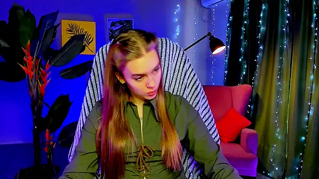 Snapshot of JuneWoods chatting on February 6, 2026, 7:23 am JuneWoods online show from February 6, 2026, 7:23 am