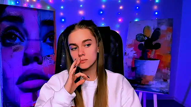 Snapshot of JuneWoods chatting on February 9, 2026, 12:20 pm JuneWoods online show from February 9, 2026, 12:20 pm