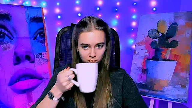 Snapshot of JuneWoods chatting on February 13, 2026, 12:23 pm JuneWoods online show from February 13, 2026, 12:23 pm