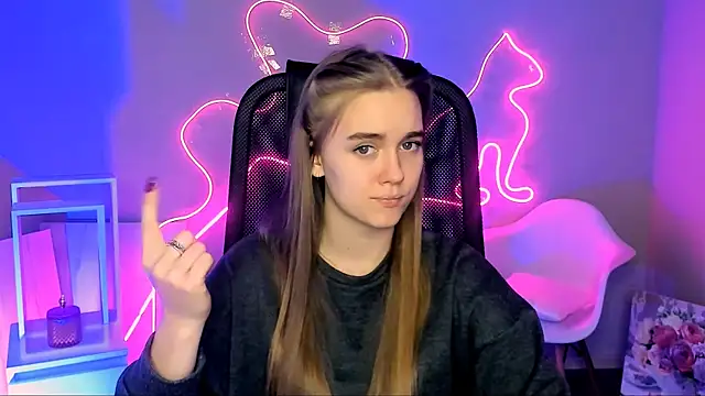 Snapshot of JuneWoods chatting on February 16, 2026, 2:02 pm JuneWoods online show from February 16, 2026, 2:02 pm