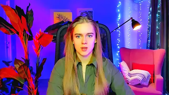 Snapshot of JuneWoods chatting on February 23, 2026, 9:17 am JuneWoods online show from February 23, 2026, 9:17 am