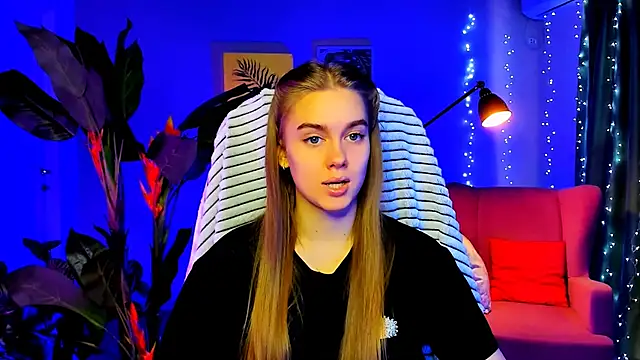 Snapshot of JuneWoods chatting on February 25, 2026, 7:29 am JuneWoods online show from February 25, 2026, 7:29 am