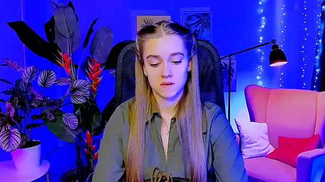 Snapshot of JuneWoods chatting on March 3, 2026, 7:03 am JuneWoods online show from March 3, 2026, 7:03 am