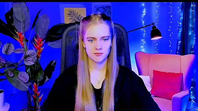 Snapshot of JuneWoods chatting on March 4, 2026, 7:25 am JuneWoods online show from March 4, 2026, 7:25 am