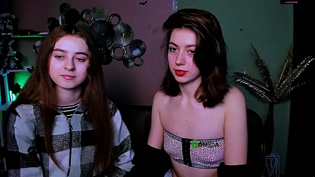 rebecca smile online show from December 16, 2025, 1:27 pm